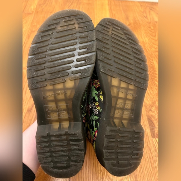 Dr. Martens Women's 1460 Bloom 8 Eye Boots Size 7 US - Picture 10 of 15